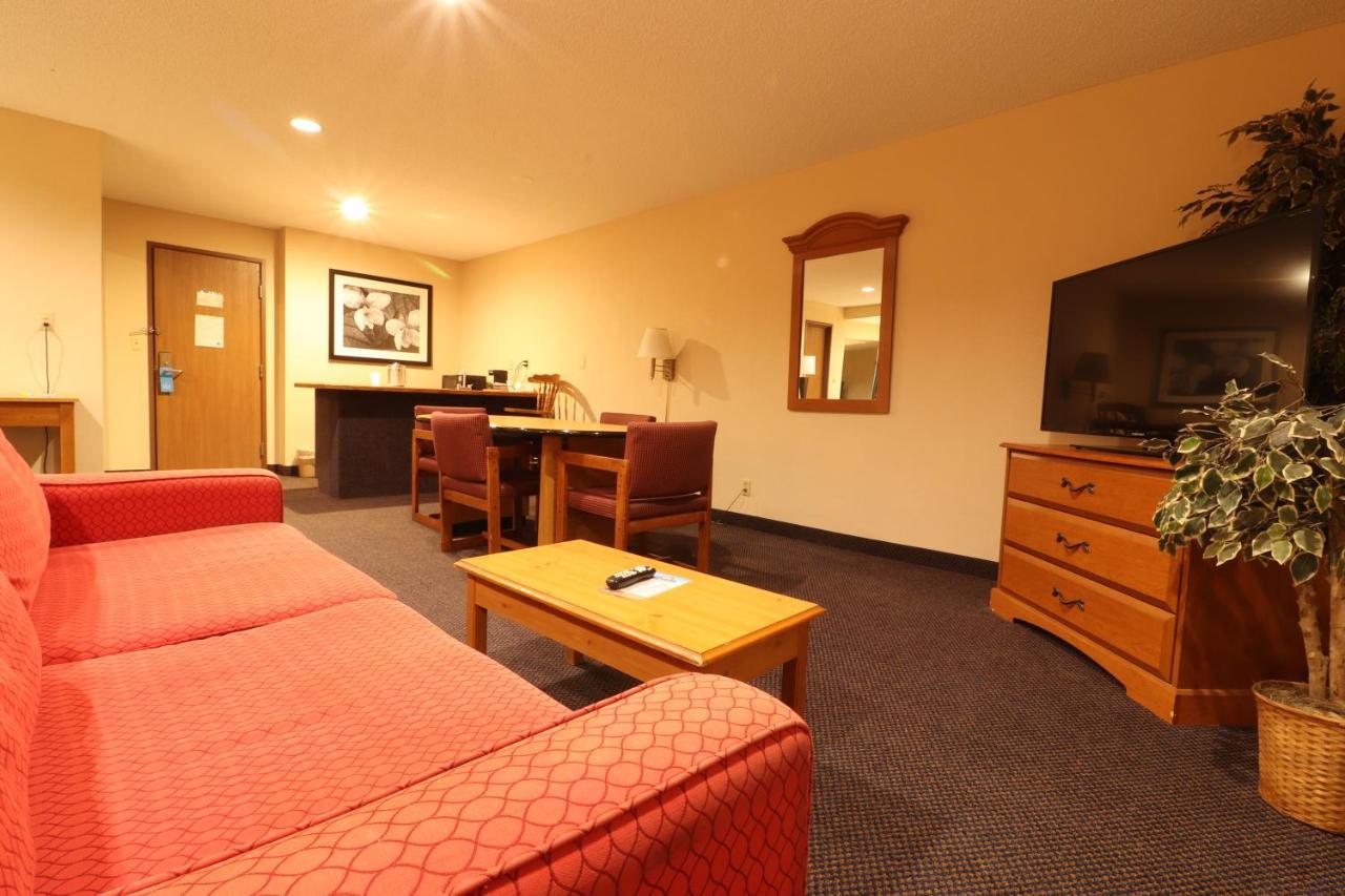 Days Inn By Wyndham Black River Falls - Access To Atv Trail Exterior photo