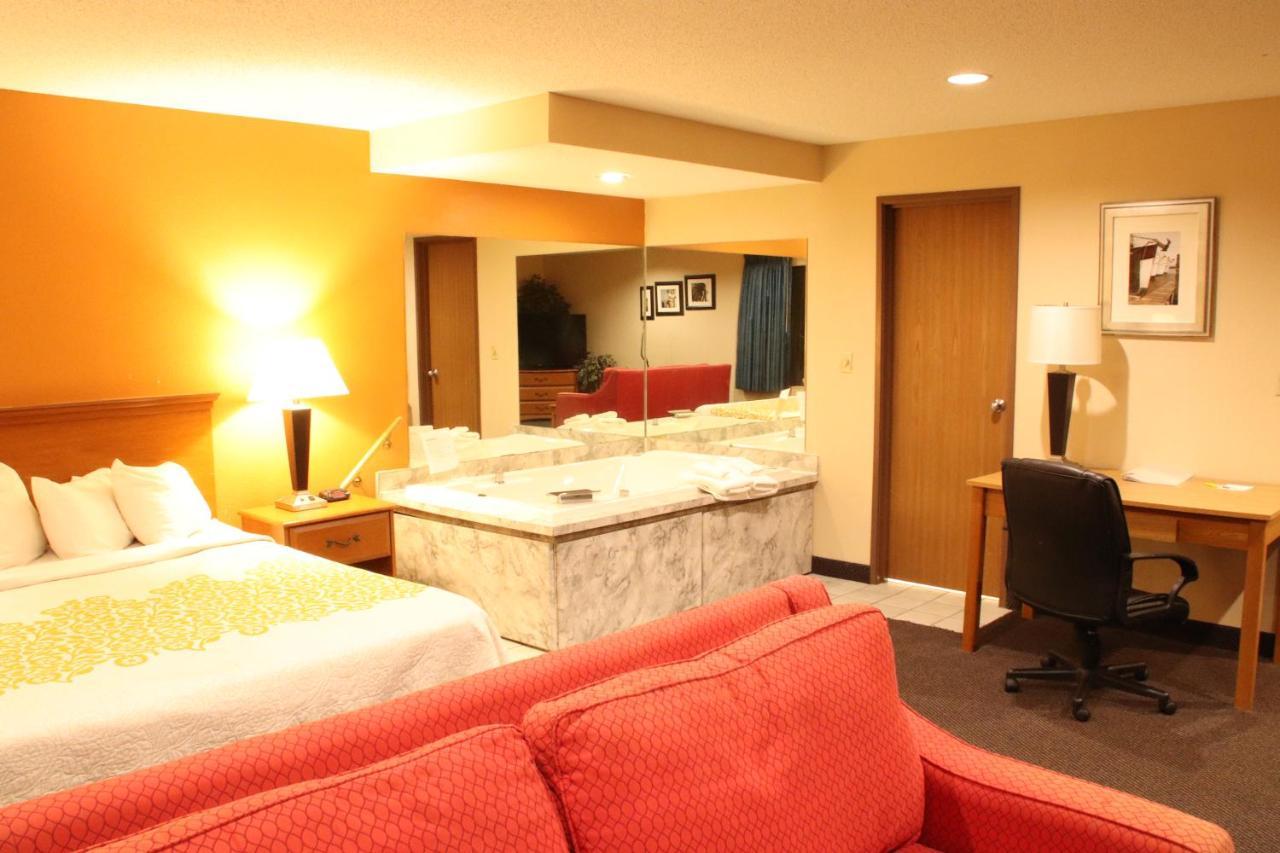 Days Inn By Wyndham Black River Falls - Access To Atv Trail Exterior photo